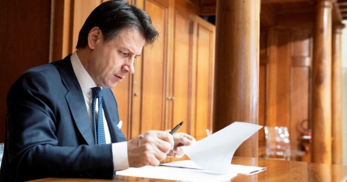 Fabbriche aperte.  E il decretone diventa omnibus