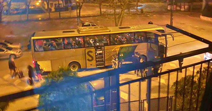 Coronavirus, in bus in 17 da Prato a Pompei: dopo la segnalazione, indagano i carabinieri. Molti sono residenti della zona tornati al Sud