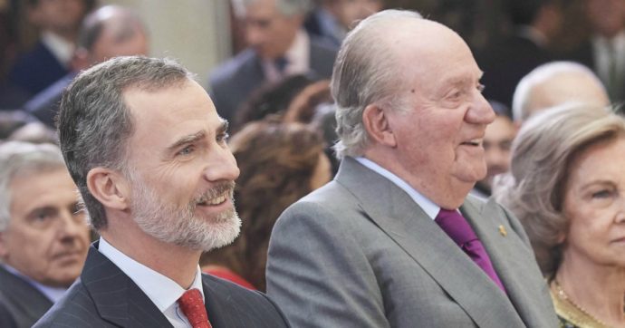 Spagna, re Felipe toglie la pensione al padre Juan Carlos e rinuncia alla sua eredità