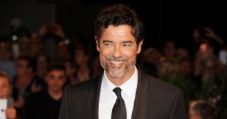 Copertina di “Io twitto le poesie e Leo canta sui social”