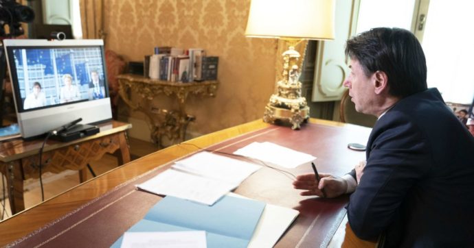 Conte replica a Renzi: “Sorpreso che un ex premier parli male del governo all’estero. Capi di Stato ammirano il nostro coraggio”