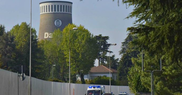 Coronavirus, 30 operai volontari tengono aperto reparto della Tenaris di Dalmine (Bergamo) per produrre bombole d’ossigeno