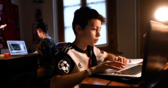 Copertina di Favole al telefono: cantastorie digitali per bimbi a casa