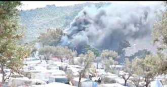 Copertina di Grecia, scoppia un incendio nel campo profughi di Moria: le immagini dall’isola di Lesbo
