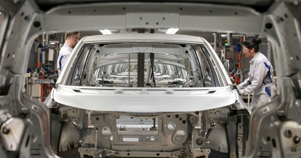 Lo strano caso dell’auto europea: più fabbriche, meno produzione. Specie in Italia