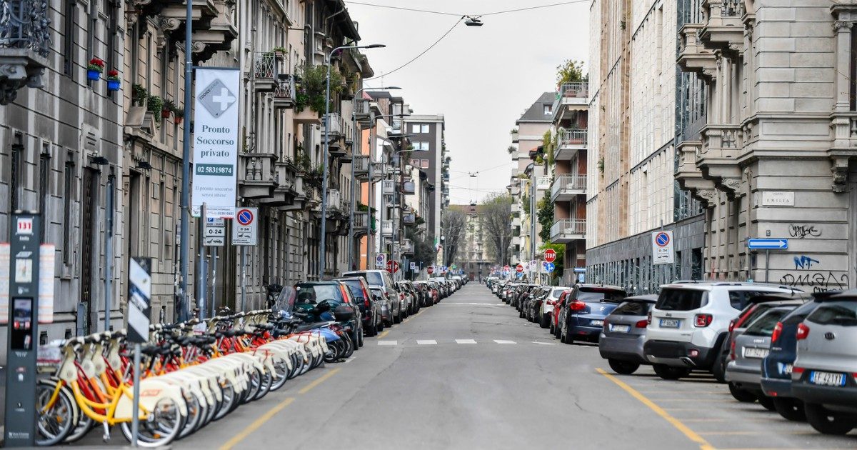 Coronavirus, Confcommercio: “A marzo consumi in calo del 32%. Ora liquidità immediata ma anche contributi a fondo perduto”