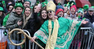 Copertina di Coronavirus blocca festeggiamenti per San Patrizio, patrono d’Irlanda: i pub restano chiusi ma la parata si fa sui social