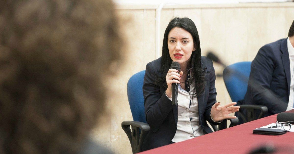 Che Tempo che Fa, “ma Fazio sta intervistando il ministro Lucia Azzolina o Sabina Guzzanti?”