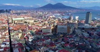 Copertina di Coronavirus, Luca Zingaretti legge Ungaretti sulle immagini di una Napoli spettrale in quarantena: “È il mio cuore il paese più straziato”