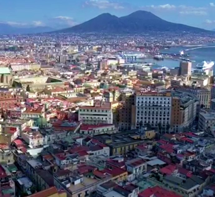 Coronavirus, Luca Zingaretti legge Ungaretti sulle immagini di una Napoli spettrale in quarantena: “È il mio cuore il paese più straziato”