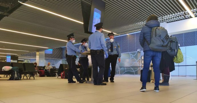 Coronavirus, due italiani residenti in Ungheria bloccati all’aeroporto di Budapest: “Viviamo e lavoriamo qui, ma fanno entrare solo cittadini”