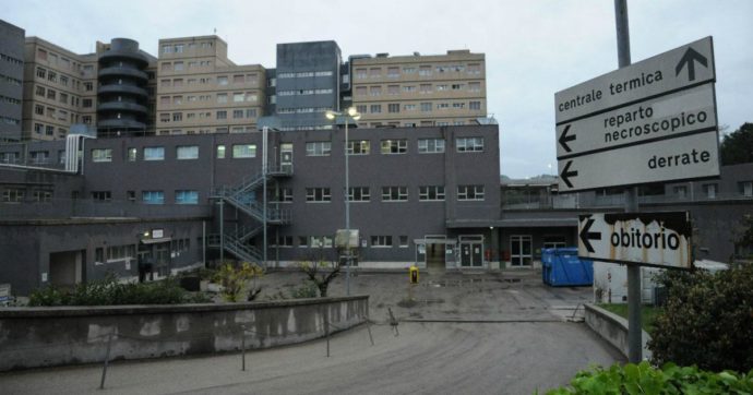 Coronavirus, ospedale di Pescara chiede stop ai ricoveri: ‘Siamo al limite’. Pazienti in terapia intensiva sono 24 sui 385 casi in Abruzzo
