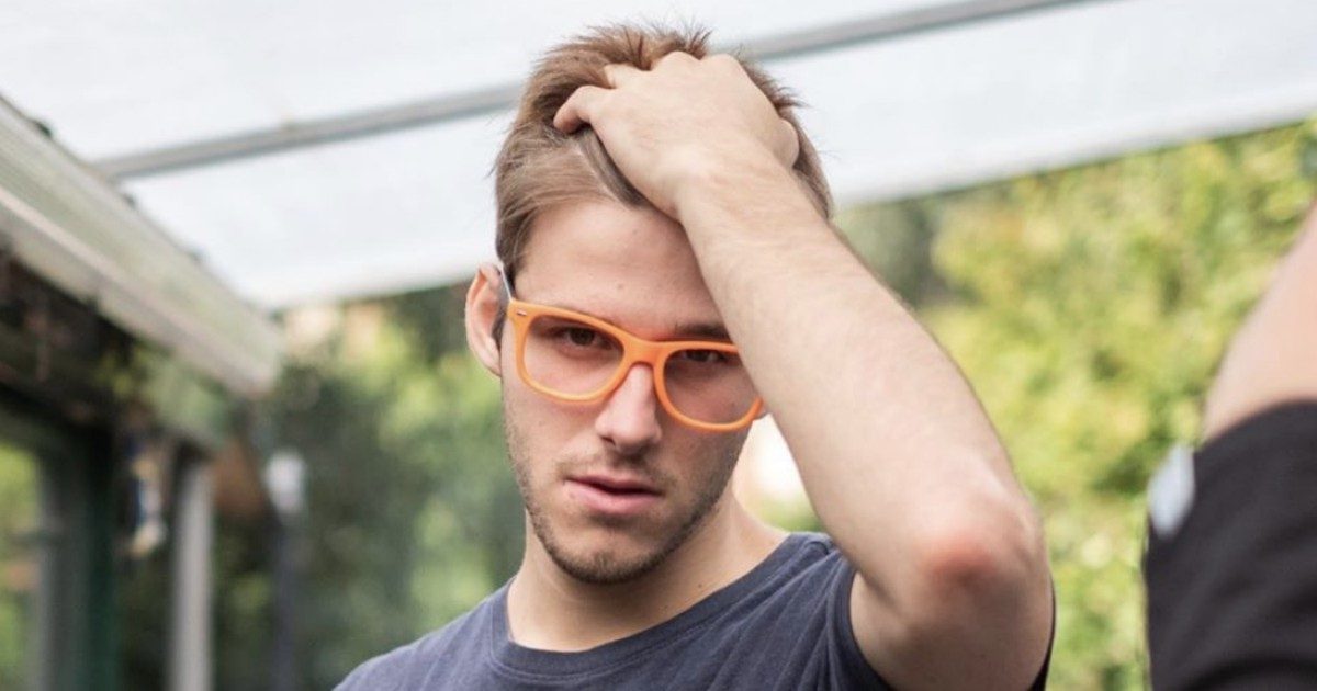 Coronavirus, la star dei social Luca Sironi: “Bloccato in Indonesia con la mia famiglia. Intanto mia nonna è morta in Italia da sola”