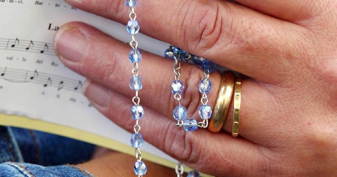 La corona del Rosario fa boom in tv