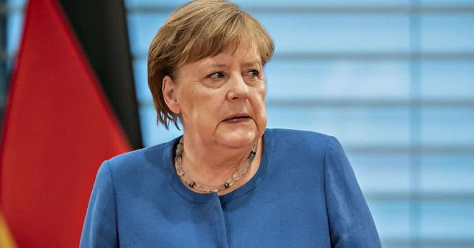 Germania, un membro dell’ufficio stampa di Angela Merkel è sospettato di essere una spia: avrebbe lavorato per i servizi segreti egiziani