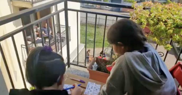 Inventarsi la vita in terrazzo tra giochi, tombole e piante