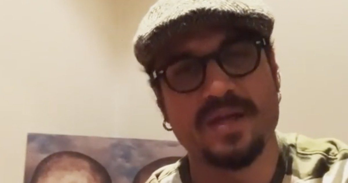 Coronavirus, Dani Osvaldo in isolamento la butta sul comico e canta: “Coi capelli di Frey quanta f**a c’avrei”