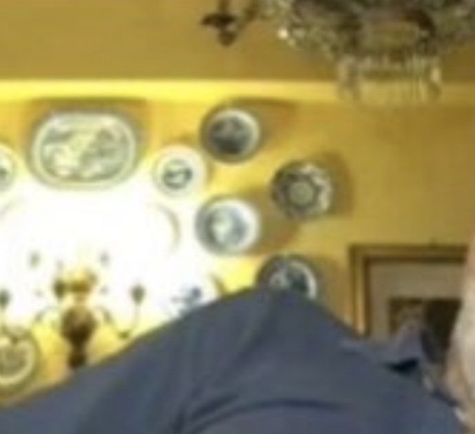 Paolo Brosio si addormenta in diretta: ecco come reagisce Barbara D’Urso