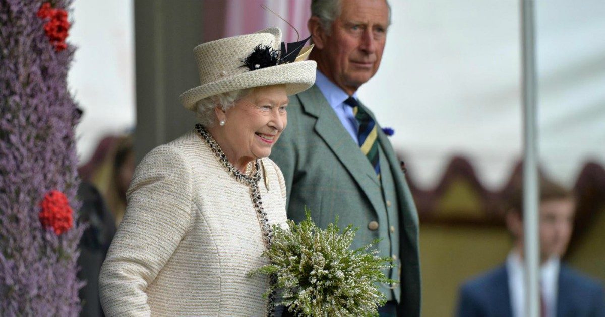 Il principe Carlo guarito dal coronavirus torna a parlare in pubblico: “Il cuore mio e di Camilla è con tutti gli anziani”