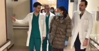 Copertina di Coronavirus: Jole Santelli visita il nuovo reparto di terapia intensiva con collaboratori e medici. Ma tutti dimenticano il “distanziamento sociale”