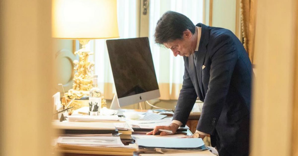 Coronavirus, Conte: “Non garantisco miracoli, ma ce la mettiamo tutta. Pagamenti per la Cassa integrazione entro il 15 aprile. Presto altre misure per autonomi e partite Iva”