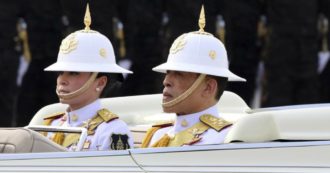 Copertina di Coronavirus, il re della Thailandia è in vacanza in Baviera con 20 concubine nonostante la quarantena: scoppia la polemica