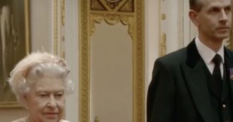Copertina di Coronavirus, c’è un solo uomo che può stare accanto alla regina in questo momento e somiglia al principe Filippo (30 anni fa)