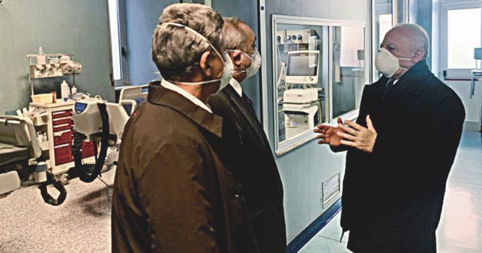 De Luca il taglia-sanità: “Qui siamo senza difese”