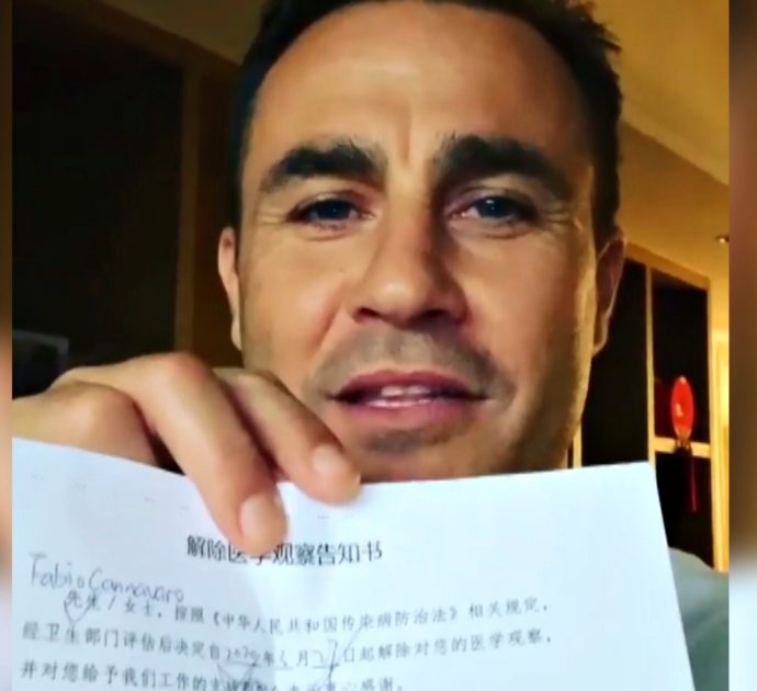 Coronavirus, Fabio Cannavaro mostra il foglio di fine quarantena dalla Cina: “Si sta ripartendo, ma c’è grande attenzione”