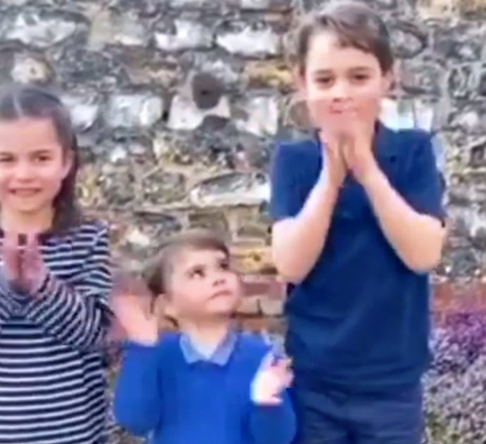 Coronavirus, l’applauso dei duchi di Cambridge per medici e infermieri: George, Charlotte e Louis partecipano al flash-mob