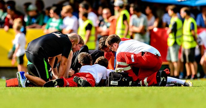 Abdelhak Nouri, il calciatore dell’Ajax si è risvegliato dal coma dopo quasi 3 anni: fu colpito da un ictus durante un’amichevole