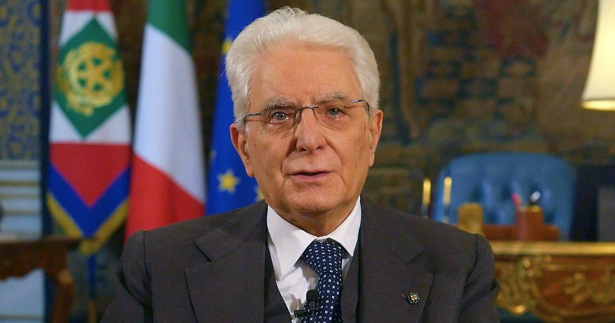 Coronavirus, Mattarella all’Europa: “Tutti comprendano la gravità prima che sia troppo tardi. Vecchi schemi sono ormai fuori dalla realtà. Attendiamo presto azioni concrete del Consiglio Ue”