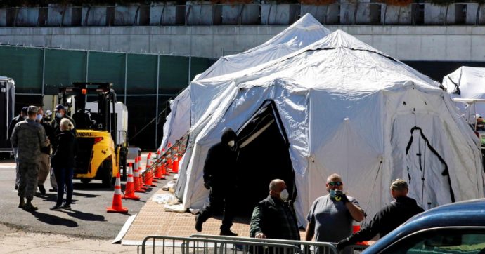 Il piano da 2 trilioni verso l’ok: i morti sono in aumento, ma la popolarità di Trump vola