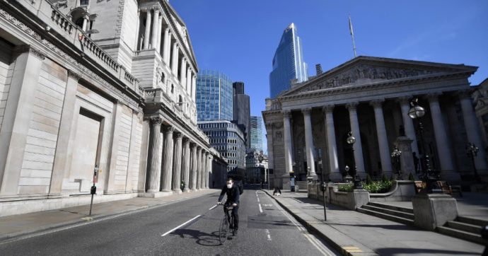 Niente panico siamo inglesi, ma ora il governo ha il virus