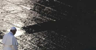 La preghiera del Papa: “Fitte tenebre si sono addensate sulle nostre città”