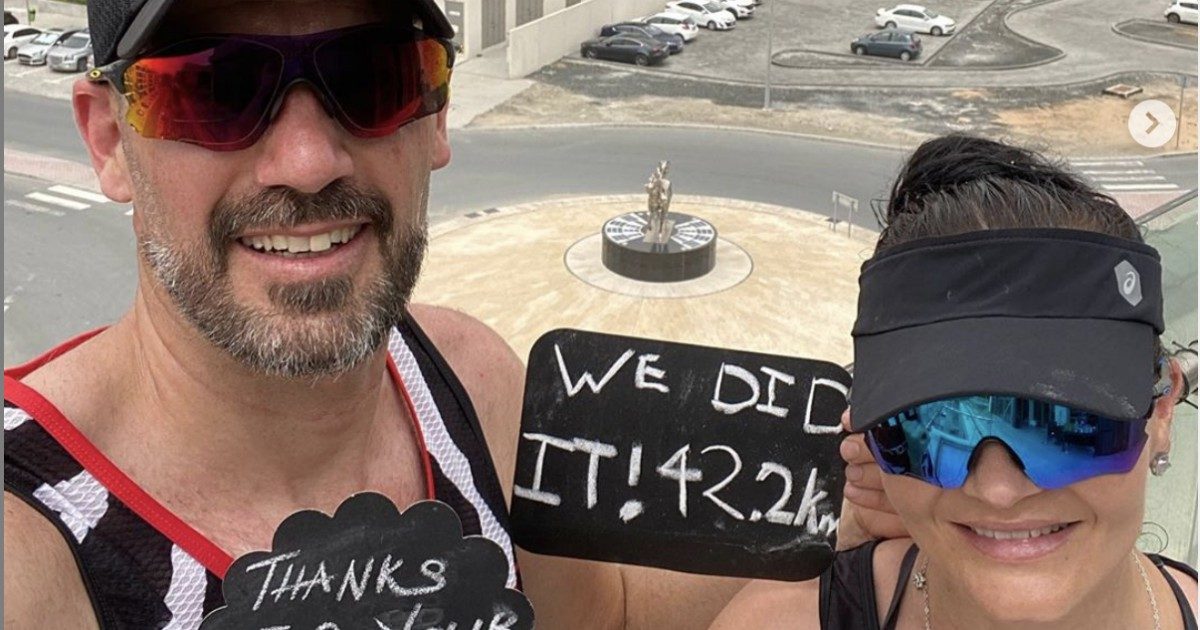 Coronavirus, coppia corre una maratona sul balcone e lancia la sfida sui social