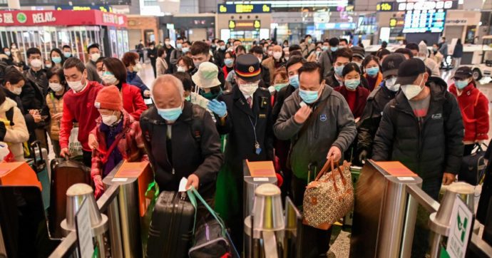 Wuhan riapre le stazioni, gli stranieri sono banditi