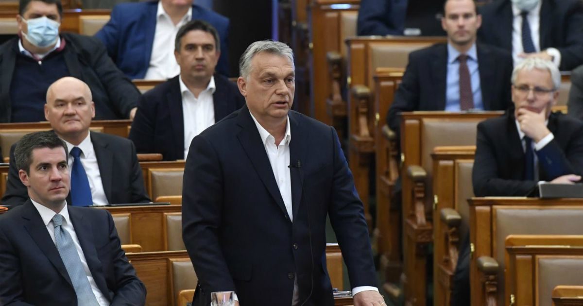 Coronavirus, Orban ottiene pieni poteri. Condanna Pd-M5s, Salvini e Meloni lo difendono. Fico: ‘Anti-democratico, no a paragoni con Italia’