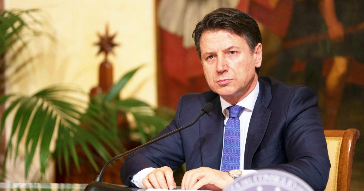 Coronavirus, Conte: “Non chiediamo agli olandesi di pagare nostro debito. Olanda si avvantaggia del contributo delle imprese italiane”. E ai tedeschi: “Economie connesse, se uno resta indietro tutti più deboli”