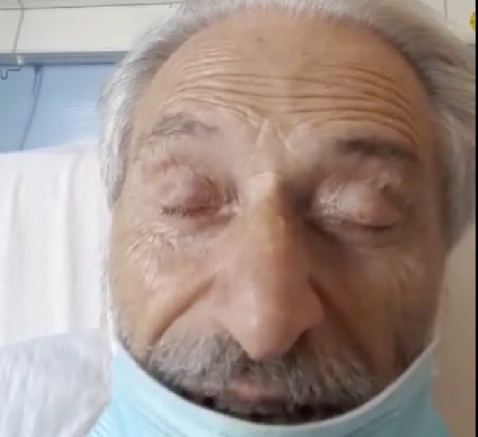 Amedeo Minghi e il video dall’ospedale con la mascherina: “Ve ne siete andati dalla mia pagina, spero di rivedervi, piango lacrime di emozione”