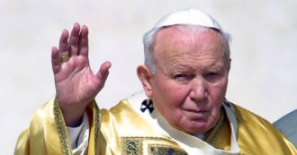 Copertina di Papa Giovanni Paolo II, a 15 anni dalla morte l’eredità di Wojtyla ritorna d’attualità nell’emergenza coronavirus