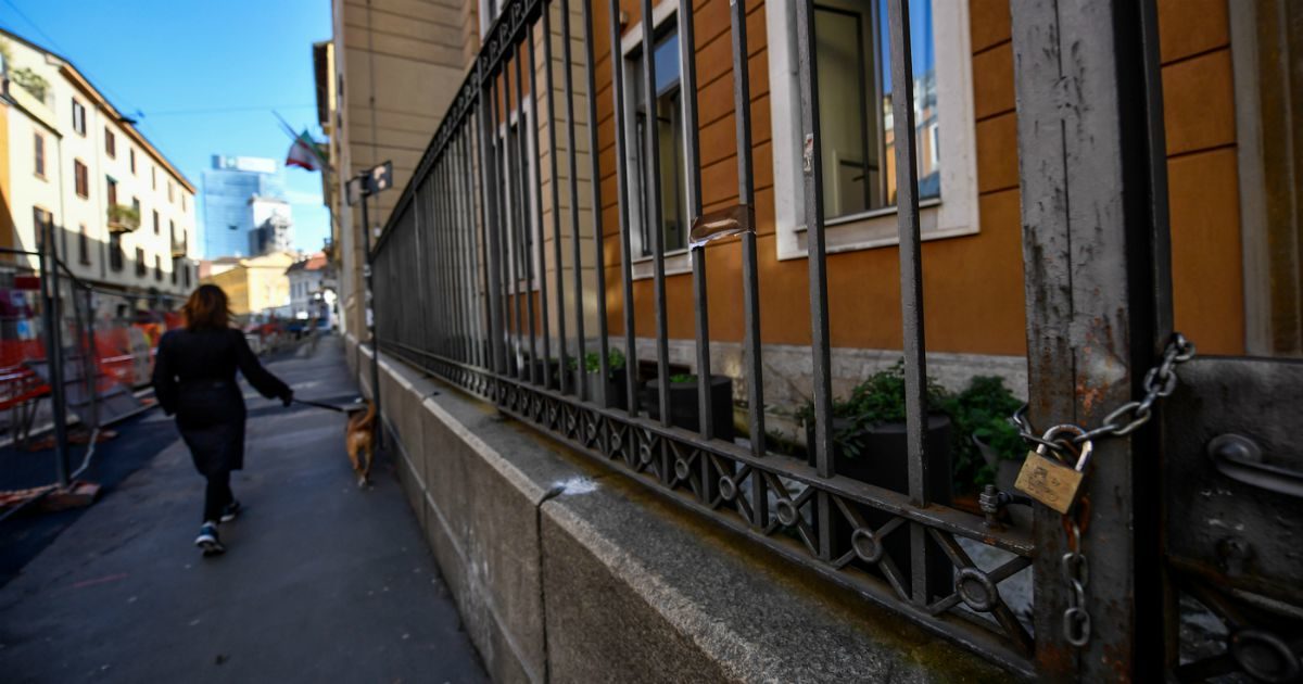 Coronavirus, la diretta – Bozza decreto Scuola: maturità online se non si rientra in classe entro il 18 maggio. Liquidità, Gualtieri: “Garanzie fino a 25% del fatturato imprese”. Tra i paletti lo stop ai dividendi