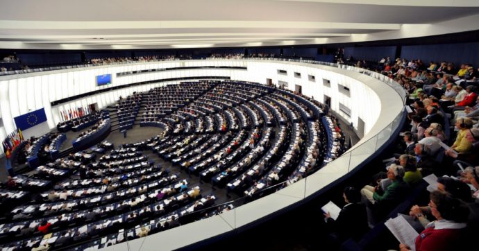 Bruxelles prova a mediare, ma il Mes rimane in campo