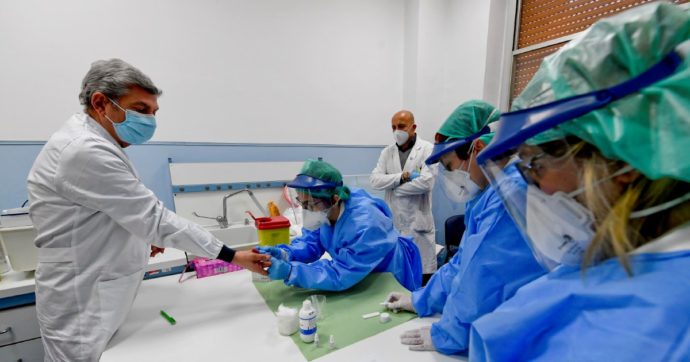 “Pochi tamponi e risultati in ritardo per noi medici”