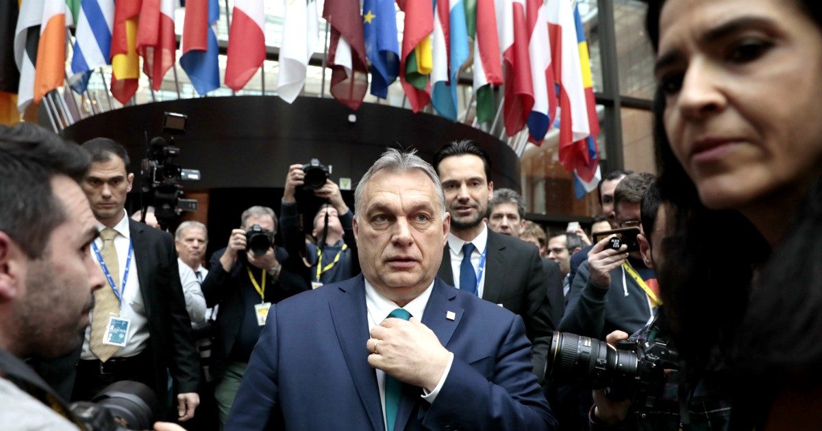 Coronavirus, “a Orban poteri illimitati. Ha fatto a pezzi la sanità, ma vuole essere l’eroe della pandemia. Ue immobile, ma l’ha visto crescere”