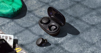 Copertina di Sony WF-XB700, ufficiali i nuovi auricolari in-ear true wireless con 9 ore di autonomia