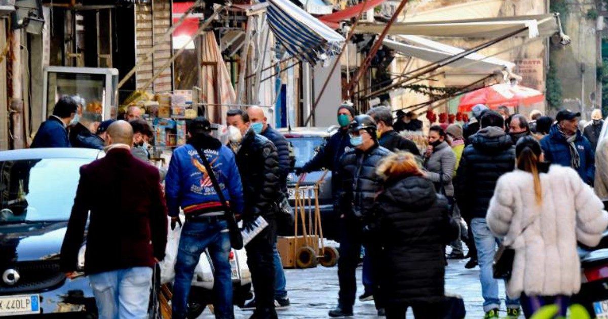 Virus, ancora troppa gente in giro. Regione Lombardia: ‘Mobilità mai così alta da 15 giorni’. Sindaca Piacenza: ‘Città affollata, irresponsabili’