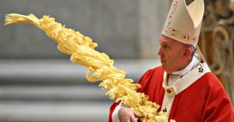 Coronavirus, il Papa: “Guardate ai veri eroi, quelli che danno se stessi per servire gli altri”. L’omelia in una Basilica Vaticana vuota
