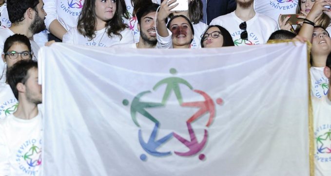 Coronavirus, il 16 aprile riparte il servizio civile per oltre 30mila volontari. Spadafora: “Riattivati progetti sospesi e al via i nuovi”