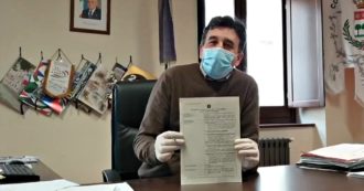 Coronavirus, sindaci calabresi multati per sit-in davanti a casa di riposo: violata zona rossa. “Noi lì per velocizzare trasferimenti degli anziani”